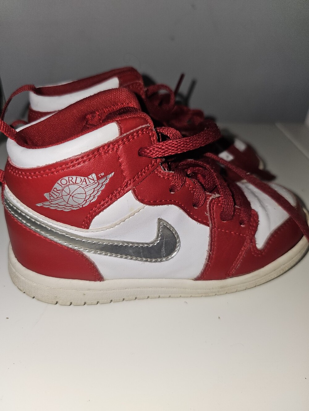 GUC | 8C Toddler | Air Jordan | Gym Red White Silver Jordan 1 Retro High Sneaker